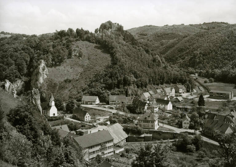 Historische Schwarzweißfotografie von Bad Urach-Seeburg