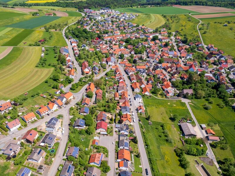 Luftbildaufnahme von Bad Urach-Wittlingen