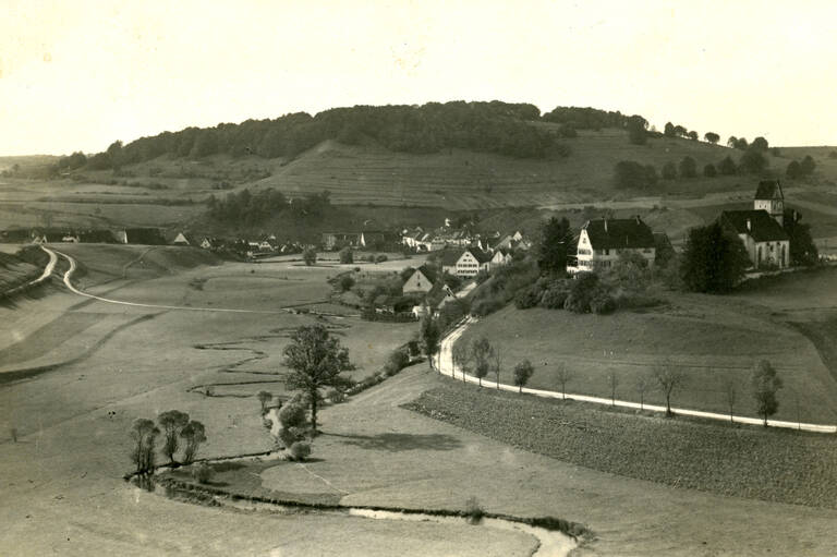 Historische Schwarzweißfotografie von Gomadingen-Dapfen