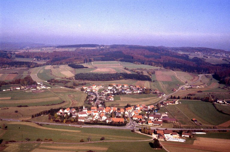 Historische Luftbildaufnahme von Gomadingen-Steingebronn