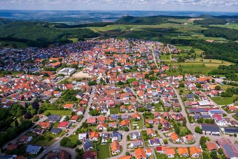 Luftbildaufnahme von Hülben