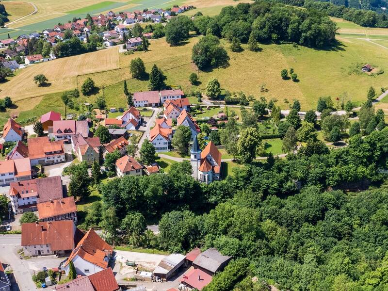 Luftbildaufnahme von Lichtenstein-Holzelfingen