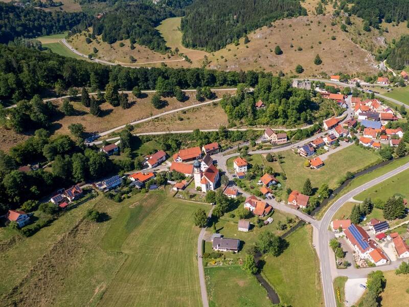 Luftbildaufnahme von Münsingen-Bichishausen