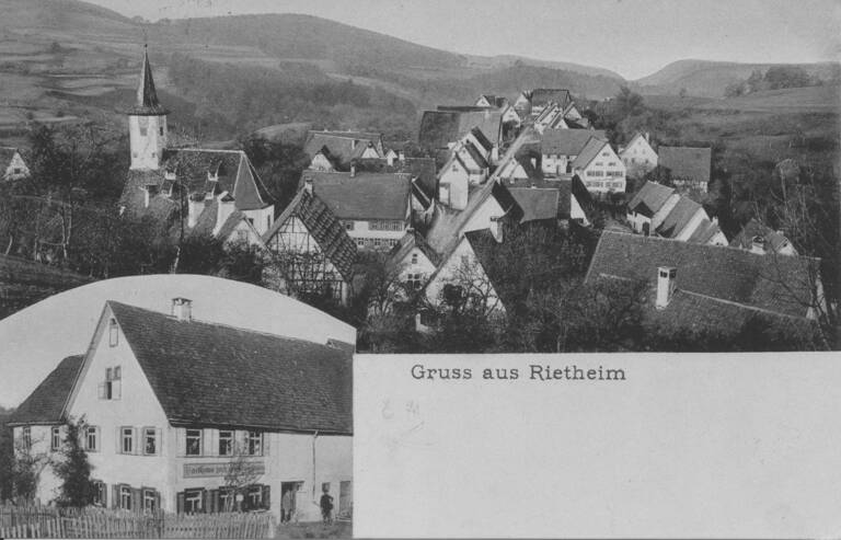 Historische Schwarzweißfotografie von von Münsingen-Rietheim in Form einer Ansichtskarte. Unten links ist ein einzelnes Gebäude abgebildet (Schild an der Fassade nicht lesbar). Unten rechts die Aufschrift "Gruss aus Rietheim".