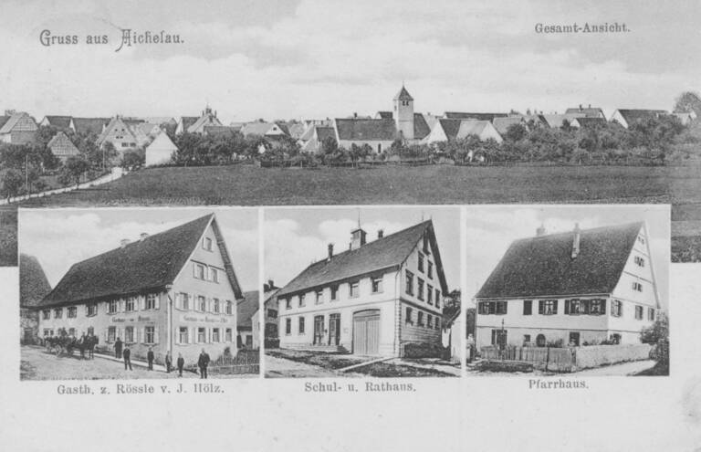 Historische Ansichtskarte von Pfronstetten-Aichelau in Schwarz-weiß. Abgebildet und beschriftet sind eine "Gesamt-Ansicht", der "Gasth. z. Rössle v. J. Hölz", das "Schul- u. Rathaus" und das "Pfarrhaus". Oben links die Aufschrift "Gruss aus Aichelau".