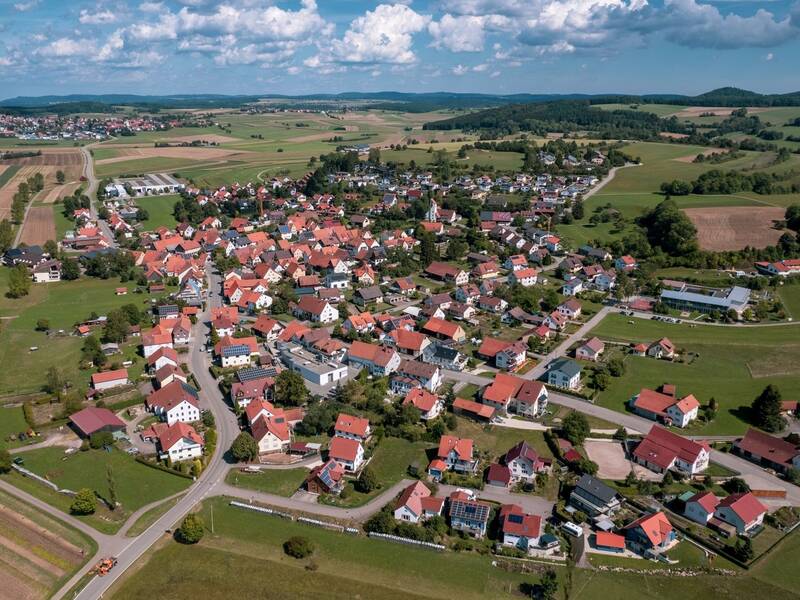 Luftbildaufnahme von St. Johann-Lonsingen