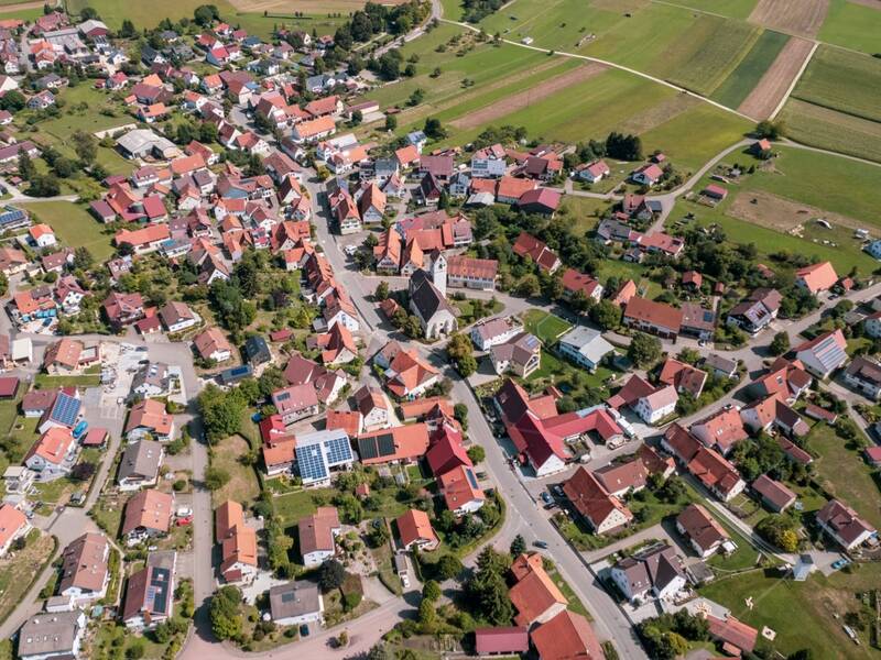 Luftbildaufnahme von St. Johann-Upfingen